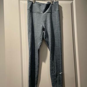 Never worn, Nike mid length leggings